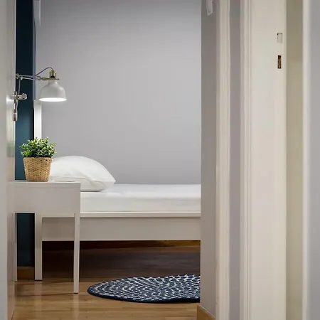 Central Newly Renovated In 64m² Apartment *