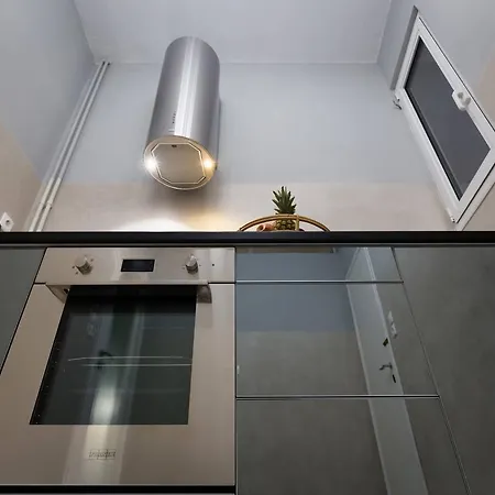 Central Newly Renovated In 64m²